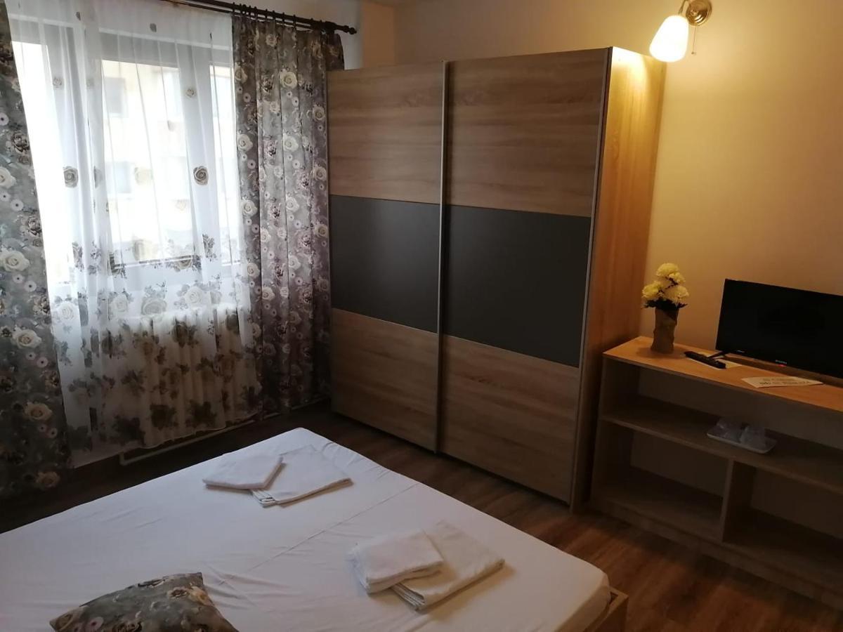 Hotel Dacor Орэштие Экстерьер фото