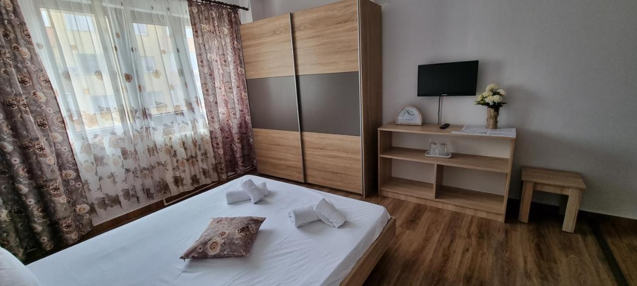 Hotel Dacor Орэштие Экстерьер фото