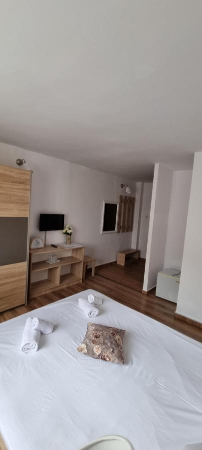 Hotel Dacor Орэштие Экстерьер фото