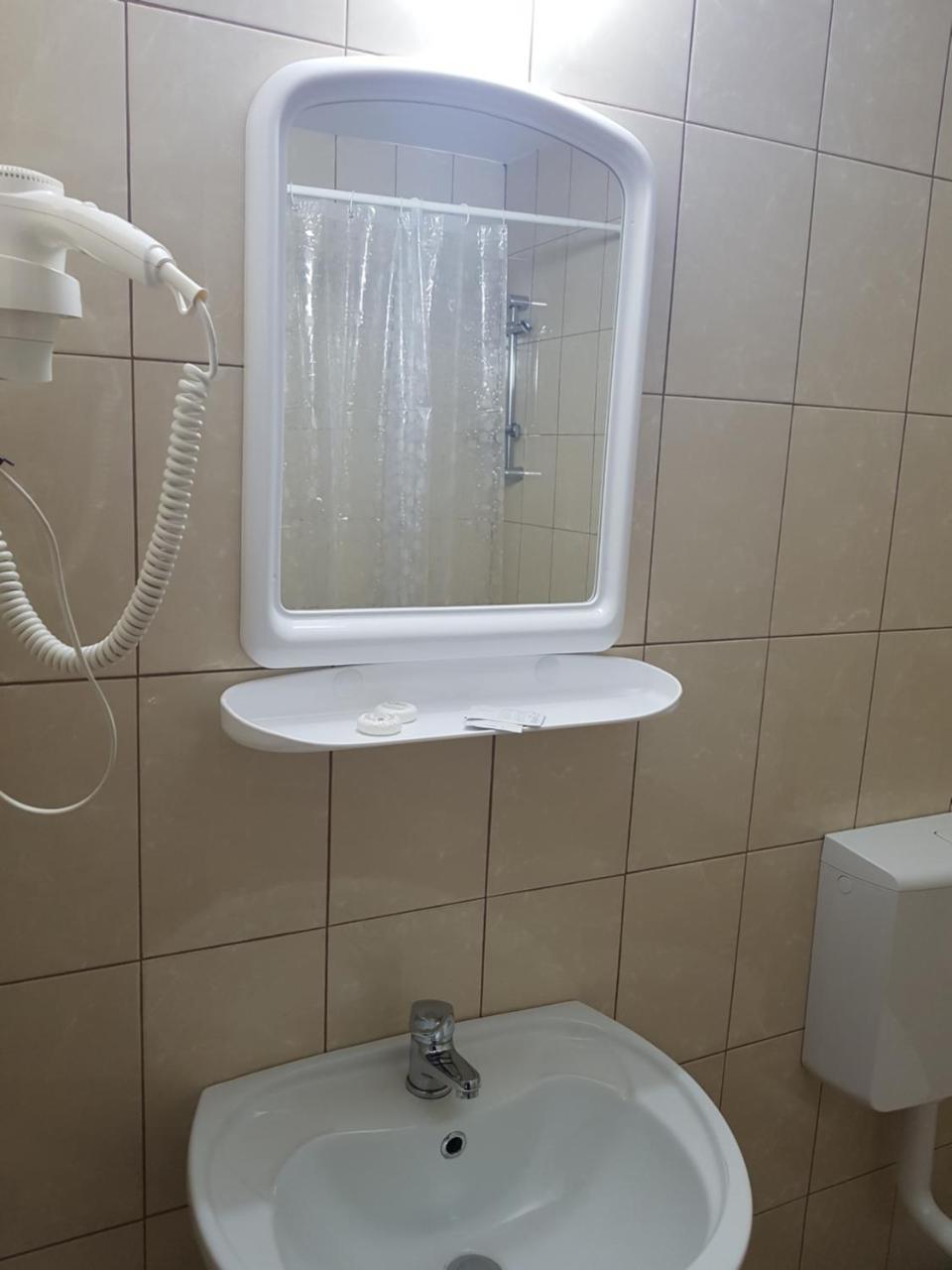 Hotel Dacor Орэштие Экстерьер фото