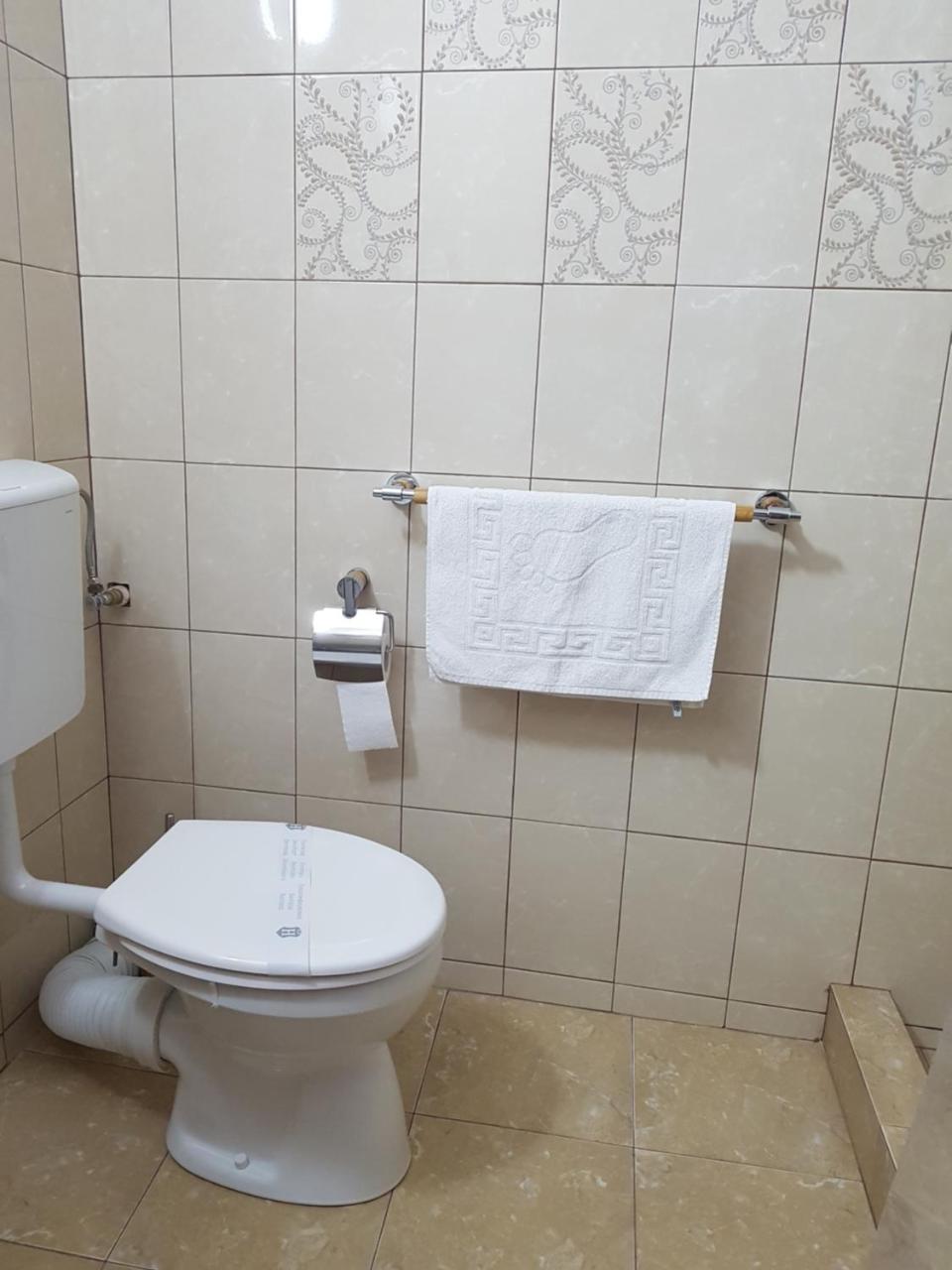 Hotel Dacor Орэштие Экстерьер фото